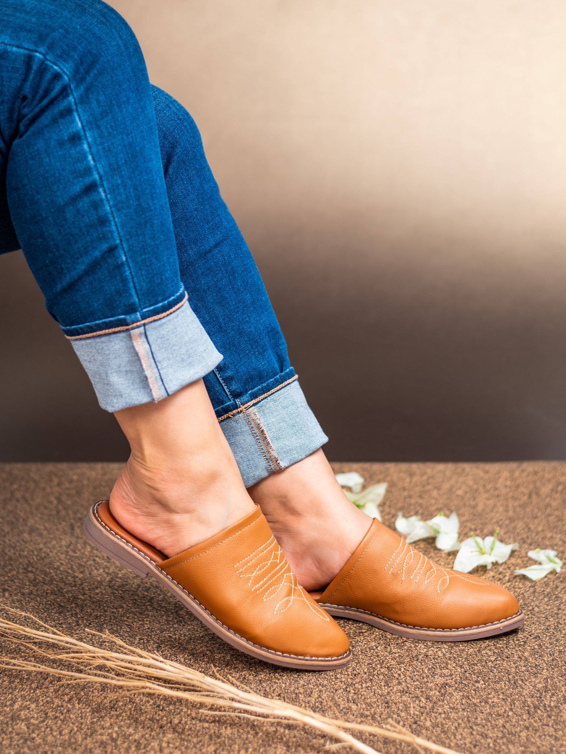 Tan Western Mule with Embroidery | EVERGLADES – Everglades